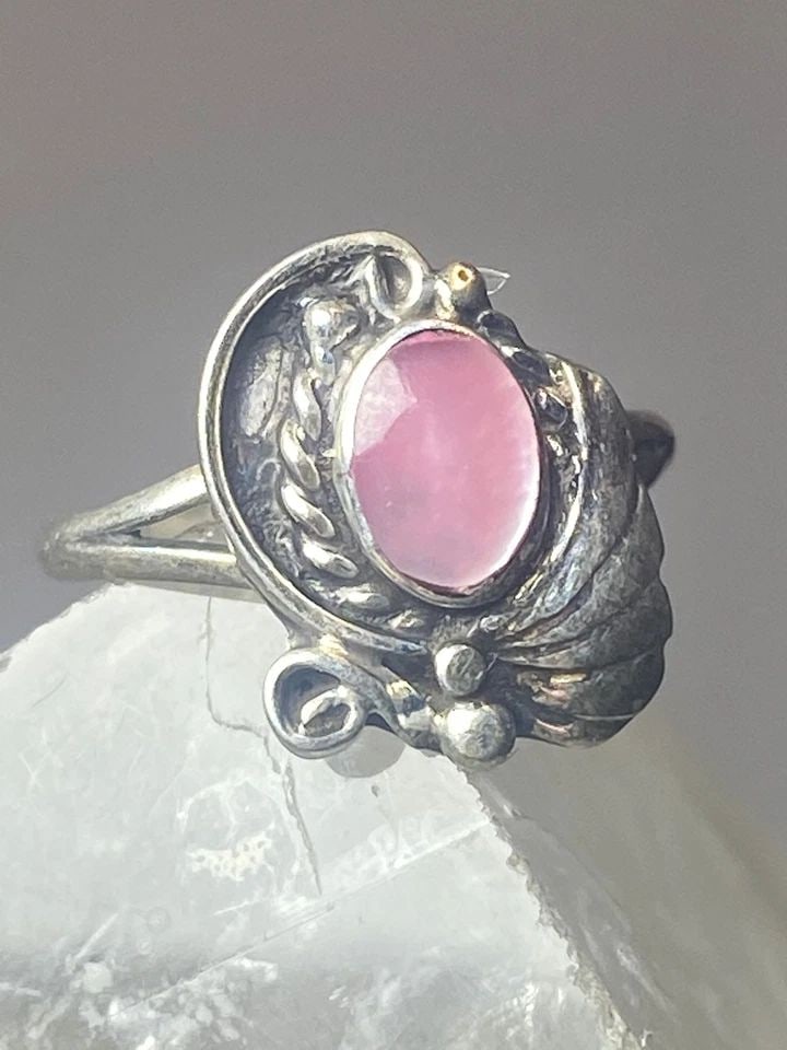 MOTHER OF PEARL RING SOUTHWEST PINKY STERLING SILVER WOMEN GIRL Y: MOTHER OF PEARL RING SOUTHWEST PINKY STERLING SILVER WOMEN GIRL Y Mother of pearl Ring southwest pinky sterling silver women girl y Size 1.75 Weight 1.4g Length 1/2" Width 3/8" Thinnest part 1/16"