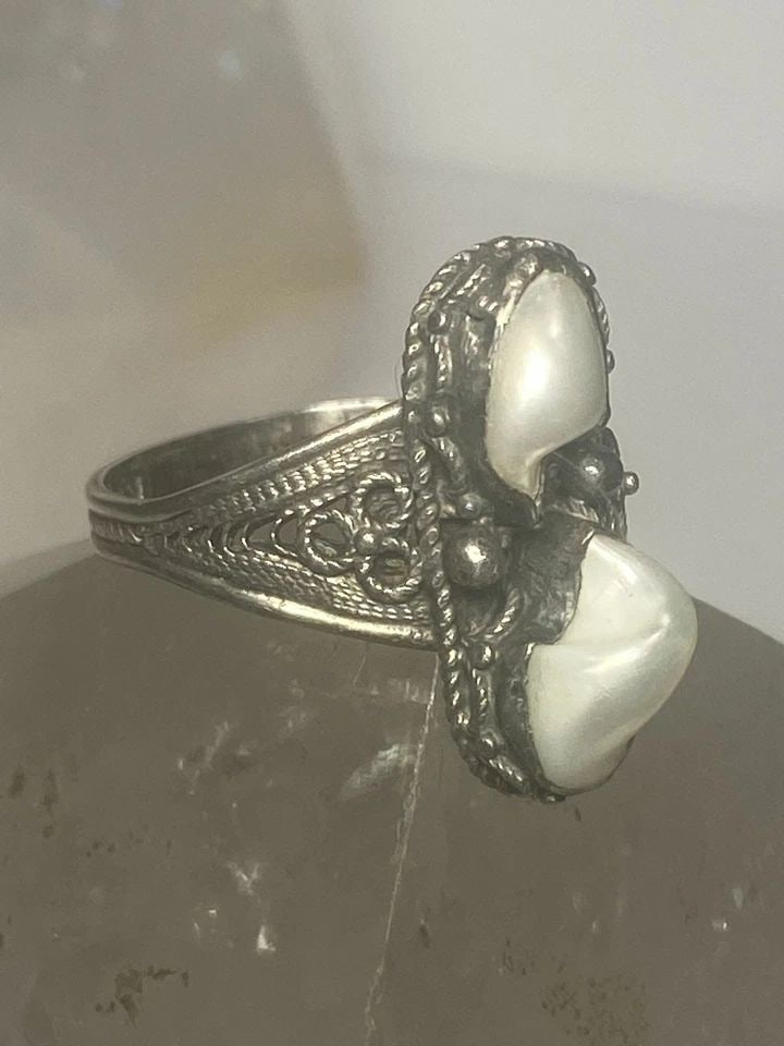 PEARL RING DETAILED DESIGN ON BAND BOHO STERLING SILVER WOMEN GIRLS: PEARL RING DETAILED DESIGN ON BAND BOHO STERLING SILVER WOMEN GIRLS Pearl ring detailed design on band boho sterling silver women girls Size 10 Weight 5.3g Length. 7/8" Width 3/8" Thinnest part 1/8"