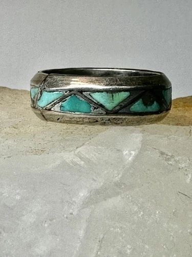 ZUNI RING TURQUOISE WEDDING BAND SIZE 6.25 STERLING SILVER WOMEN MEN: ZUNI RING TURQUOISE WEDDING BAND SIZE 6.25 STERLING SILVER WOMEN MEN Zuni ring Turquoise wedding band size 6.25 sterling silver women men Size 6.25 Weight 4.1g Width 7/32"