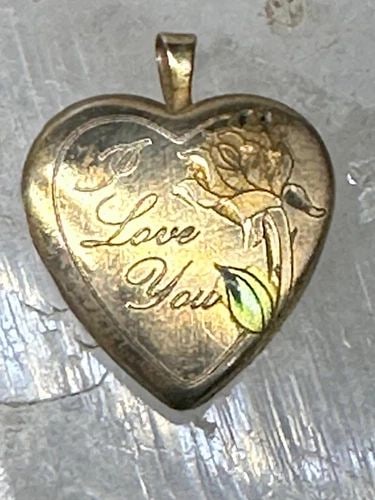 VINTAGE HEART PHOTO LOCKET "I LOVE YOU" VALENTINE WITH HEART AND FLORAL DESIGN: VINTAGE HEART PHOTO LOCKET "I LOVE YOU" VALENTINE WITH HEART AND FLORAL DESIGN Vintage Heart Locket "I Love You" Valentine with Heart and Floral Design NOT NEW Not sure on the metal cant see signature