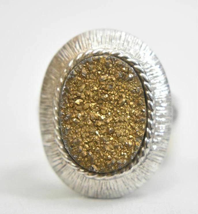 DRUZY RING VINTAGE COCKTAIL BOHO WOMEN STERLING SILVER SIZE 6: DRUZY RING VINTAGE COCKTAIL BOHO WOMEN STERLING SILVER SIZE 6 Druzy ring vintage cocktail boho women sterling silver Size 6 Weight 8g Widest part of band 15/16" Thinnest part of band 1/8" Delivered in