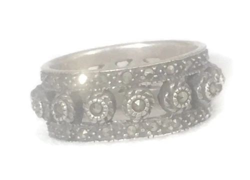 VINTAGE MARCASITE RING STERLING SILVER BOHO THUMB WIDE BAND SIZE 8.75: VINTAGE MARCASITE RING STERLING SILVER BOHO THUMB WIDE BAND SIZE 8.75 Vintage Marcasite Ring or Band Sterling Silver Ring Thumb Size 8.75 Weight 7.6g Band Width 3/8" Rings are Delivered in a Gift Box