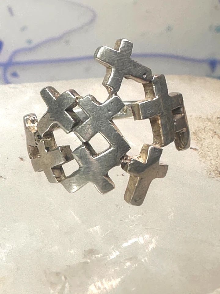CROSS RING SIZE 6.75 CROSS RELIGIOUS BAND STERLING SILVER WOMEN GIRLS: CROSS RING SIZE 6.75 CROSS RELIGIOUS BAND STERLING SILVER WOMEN GIRLS Cross ring size 6.75 cross religious band sterling silver women girls Size 6.75 Weight 4.6g Length 3/4" Thinnest part of band 1/8"