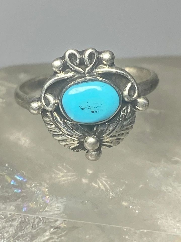 TURQUOISE RING LEAVES BAND SOUTHWEST STERLING SILVER WOMEN GIRLS M: TURQUOISE RING LEAVES BAND SOUTHWEST STERLING SILVER WOMEN GIRLS M Turquoise ring leaves band southwest sterling silver women girls m Size 1.75 Weight 1.1g Length 3/8" Width 5/16" Thinnest part of ban
