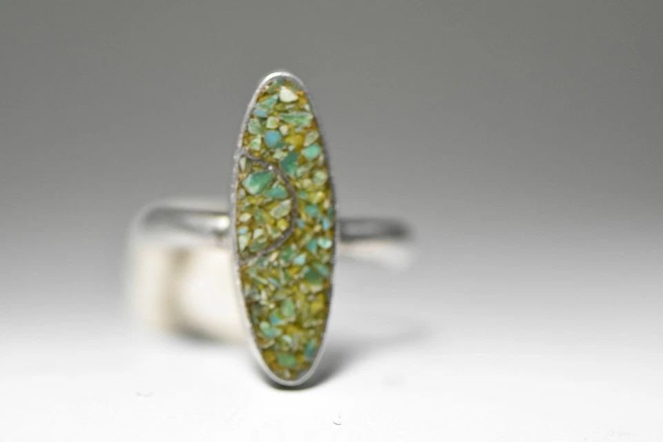 TURQUOISE CHIP RING LONG SOUTHWEST STERLING SILVER WOMEN GIRLS: TURQUOISE CHIP RING LONG SOUTHWEST STERLING SILVER WOMEN GIRLS Turquoise chip ring long southwest sterling silver women girls Size 6.50 Weight 3.8g Widest part of band 1 1/8" Thinnest part of band . 1