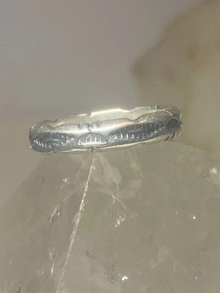 SUN RAYS RING SOUTHWEST BAND SIGNED PINKY STERLING SILVER WOMEN GIRLS: SUN RAYS RING SOUTHWEST BAND SIGNED PINKY STERLING SILVER WOMEN GIRLS Sun rays ring southwest band signed pinky sterling silver women girls Size 6 Weight 2.5g Band Width. 1/8"