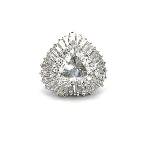 4.75 CARAT TAPERED BAGUETTE AND TRIANGULAR DIAMOND PLATINUM BALLERINA RING (1 of 2)