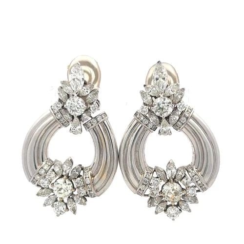 18K GOLD CHANDELIER EARRINGS WITH 11.95 CARAT OLD EUROPEAN CUT G VVS2 DIAMONDS: 18K GOLD CHANDELIER EARRINGS WITH 11.95 CARAT OLD EUROPEAN CUT G VVS2 DIAMONDS Detailed Description: 1.14ct & 1.01ct Gemstones Radiate elegance with these vintage chandelier earrings crafted in 18 kar