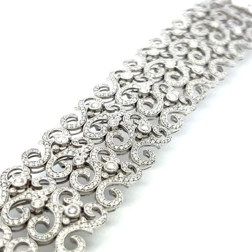 VINTAGE UNIQUE 18K WHITE GOLD LINK BRACELET WITH 8.98 CARAT ROUND I-VS DIAMONDS: VINTAGE UNIQUE 18K WHITE GOLD LINK BRACELET WITH 8.98 CARAT ROUND I-VS DIAMONDS Detailed Description: Elevate your elegance with this stunning 18K white gold bracelet, adorned with 8.98 carats of roun