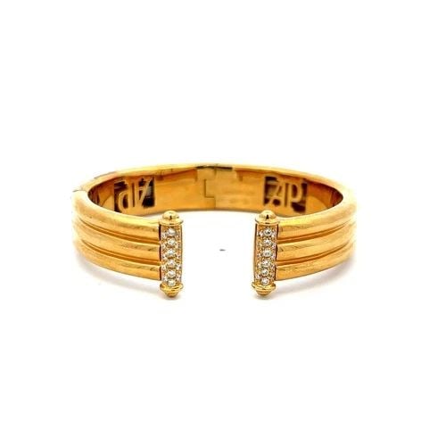 AUDEMARS PIGUET 0.52 CARAT ROUND DIAMOND 18 KARAT YELLOW GOLD CUFF BRACELET: AUDEMARS PIGUET 0.52 CARAT ROUND DIAMOND 18 KARAT YELLOW GOLD CUFF BRACELET PRODUCT DESCRIPTION Designer: Audemars Piguet Title: Audemars Piguet 0.52 Carat Round Brilliant F VS Diamond 18 Karat Yellow