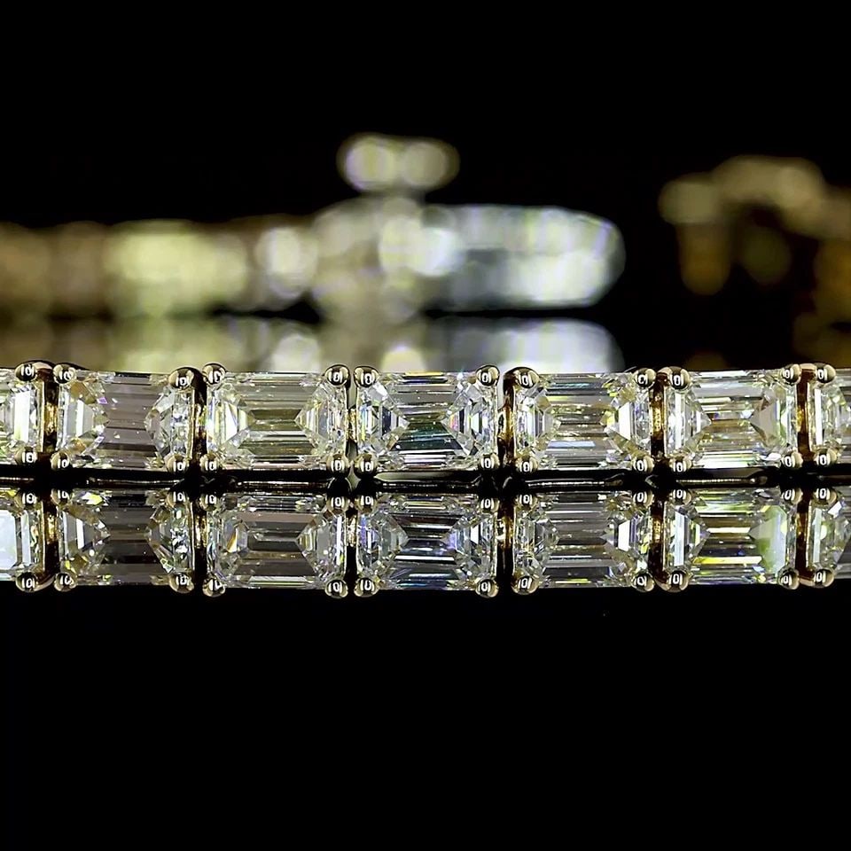 LAB-GROWN 5.41 CARAT EMERALD E-F-VS+ DIAMOND 14K YELLOW GOLD TENNIS BRACELET: LAB-GROWN 5.41 CARAT EMERALD E-F-VS+ DIAMOND 14K YELLOW GOLD TENNIS BRACELET Title: High-quality Brand-New Echo Friendly Elegant Lab-Grown 5.41 Carat Emerald E-F-VS+ Diamond 14K Yellow Gold Tennis Bra