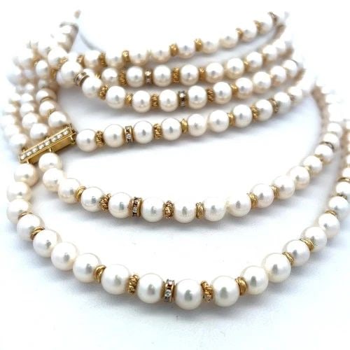 2.50 CARAT DIAMOND & PEARL BEAD NECKLACE IN 18K YELLOW GOLD VINTAGE ESTATE: 2.50 CARAT DIAMOND & PEARL BEAD NECKLACE IN 18K YELLOW GOLD VINTAGE ESTATE Title: This elegant vintage 18K yellow gold bead necklace features a refined combination of lustrous white pearls and 2.50 ca