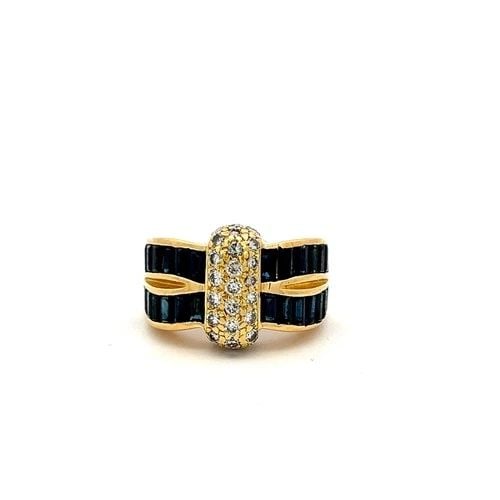 KRYPELL 1.50 CARAT SAPPHIRE 0.66 CARAT ROUND DIAMOND 18K YG COCKTAIL RING: KRYPELL 1.50 CARAT SAPPHIRE 0.66 CARAT ROUND DIAMOND 18K YG COCKTAIL RING Designer: KRYPELL Title: Krypell 1.50 Carat Baguette Shape Sapphire 0.66 Carat Round Brilliant H SI Diamond 18 Karat Yellow Go