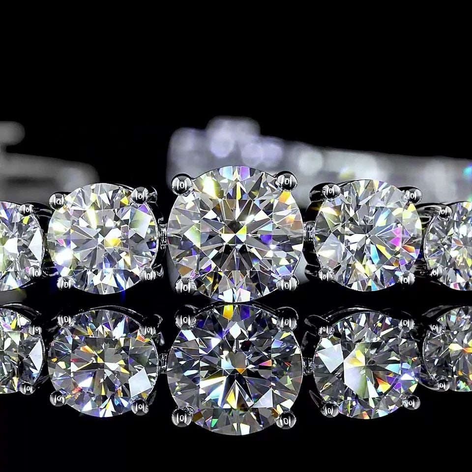 LAB-GROWN 10.71 CARAT ROUND D-VVS1 DIAMOND 14K WHITE GOLD RIVIERA BRACELET: LAB-GROWN 10.71 CARAT ROUND D-VVS1 DIAMOND 14K WHITE GOLD RIVIERA BRACELET Title: High-quality Brand-New Echo Friendly Elegant Lab-Grown 10.71 Carat Round D-VVS1 Diamond 14K White Gold Riviera Bracele