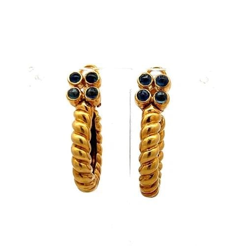 0.80CT SAPPHIRE TWISTED HOOP EARRINGS IN 18K YELLOW GOLD VINTAGE ESTATE: 0.80CT SAPPHIRE TWISTED HOOP EARRINGS IN 18K YELLOW GOLD VINTAGE ESTATE 0.80CT SAPPHIRE TWISTED HOOP EARRINGS IN 18K YELLOW GOLD VINTAGE ESTATE $5,620.00 PRODUCT DESCRIPTION Title: These vintage 18K y