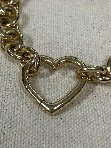 RARE • TIFFANY & CO. 18K GOLD ROUND LINK HEART CLASP BRACELET 7.4?? - 43.3 GRAMS: RARE • TIFFANY & CO. 18K GOLD ROUND LINK HEART CLASP BRACELET 7.4” - 43.3 GRAMS Add a touch of love to your jewelry collection with this rare Tiffany & Co 18K gold bracelet The round link c