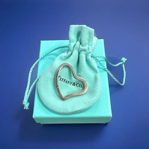 TIFFANY & CO. STERLING SILVER 925 ELSA PERETTI OPEN HEART KEY RING: TIFFANY & CO. STERLING SILVER 925 ELSA PERETTI OPEN HEART KEY RING Tiffany & Co Elsa Peretti Open Heart Sterling Silver 925 Open Heart Collection - Key Ring Includes Box and Pouch Your purchase will b