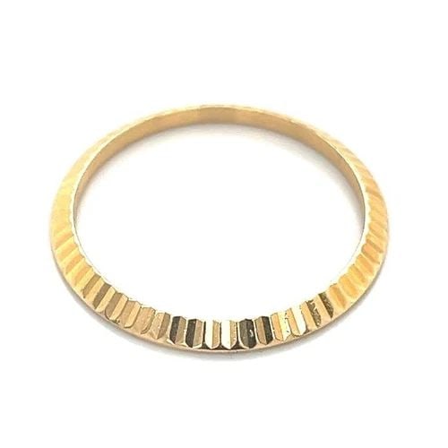 ROLEX DATEJUST LADIES 26MM YELLOW GOLD FLUTED BEZEL OYSTER JUBILEE: ROLEX DATEJUST LADIES 26MM YELLOW GOLD FLUTED BEZEL OYSTER JUBILEE Elevate your Ladies Rolex with this stunning yellow gold fluted bezel Crafted in Switzerland with the finest materials, this bezel is