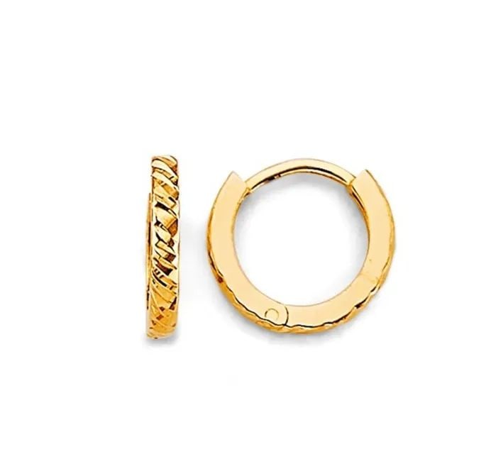 NEW 14K YELLOW GOLD HUGGIES EARRINGS: NEW 14K YELLOW GOLD HUGGIES EARRINGS HUGGIES EARRINGS NEW 14K YELLOW GOLD HEIGHT - 10 mm WIDTH - 10 mm Apx WEIGHT - 1.1 g
