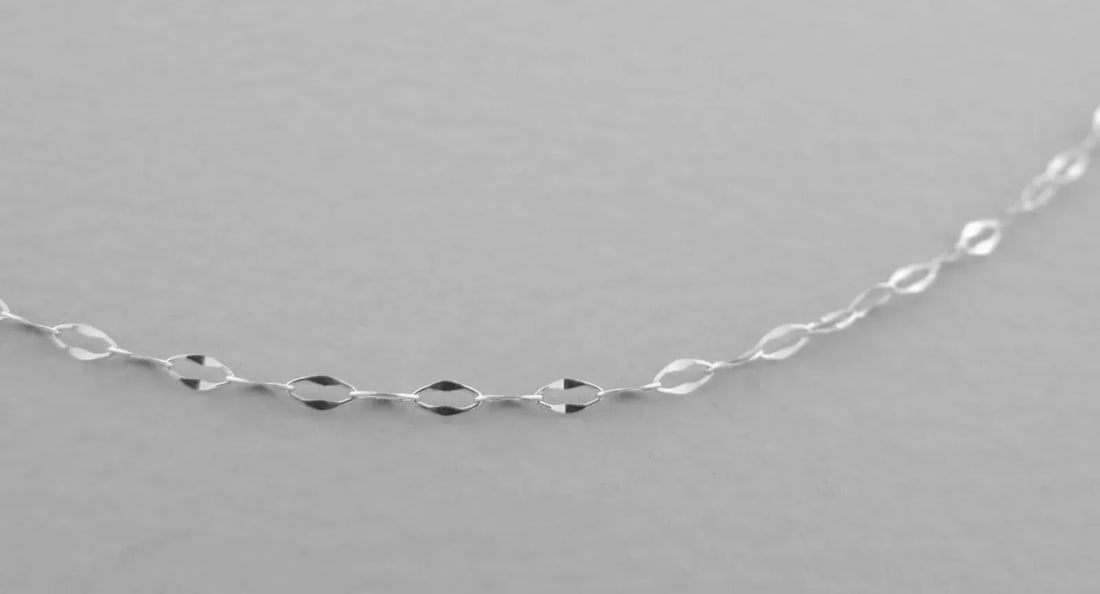 NEW 14K WHITE GOLD CABLE CHAIN, 18" NECKLACE MADE IN ITALY: NEW 14K WHITE GOLD 18" CHAIN Please note, these chains are thin and dainty, if your pendant is more than a couple of grams, it wont hang correctly Necklace measures 18" Long x 0.8mm Wide 14K White gol