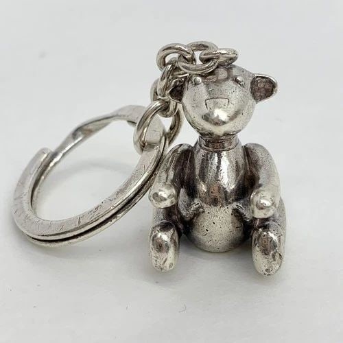 AUTHENTIC GUCCI TEDDY BEAR CHARM 925 STERLING SILVER KEYCHAIN ACCESSORY: AUTHENTIC GUCCI TEDDY BEAR CHARM 925 STERLING SILVER KEYCHAIN ACCESSORY Animals, Teddy Bear Bag Charm, Key Chain Sterling Silver 925 Height: 3 cm Width: 2.2 cm Diameter: 2.3 cm 57.7 grams Manufactured