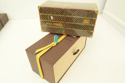 AUTHENTIC LOUIS VUITTON MONOGRAM LUGGAGE PAPERWEIGHT OFFICE DESK COLLECTIBLE (1 of 2)