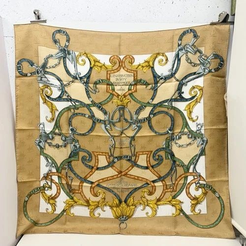 AUTHENTIC HERMES SCARF L'INSTRUCTION DU ROY TAN 90CM HENRI D'ORIGNY SILK: AUTHENTIC HERMES SCARF L'INSTRUCTION DU ROY TAN 90CM HENRI D'ORIGNY SILK L'instruction du Roy The Kings Instruction Henri d'Origny Manufactured: France Height: 90cm (35.4 inch) Width: 90cm (35.4 inch)