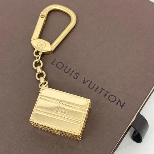 AUTHENTIC LOUIS VUITTON LUGGAGE KEYCHAIN GP CLIP RING LV DANGLE BAG ACCESSORY: AUTHENTIC LOUIS VUITTON LUGGAGE KEYCHAIN GP CLIP RING LV DANGLE BAG ACCESSORY LV Luggage Key Chain, Bag Charm Fashion, Travel, Chic Key Ring, Clip, Accessory Gold Plated Manufactured: Italy Serial No.