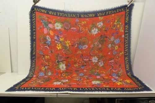 AUTHENTIC GUCCI PAR AMOUR RED BLUE FRINGE SCARF 90CM WOOL FLORAL FLOWERS (1 of 2)
