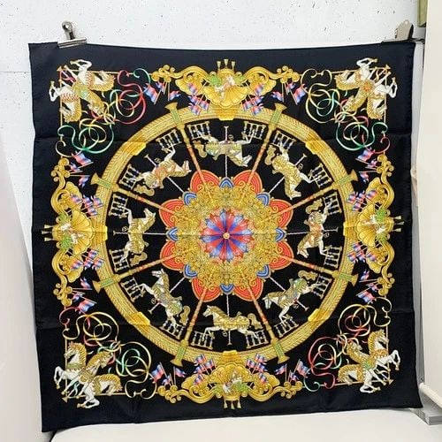 AUTHENTIC HERMES SCARF LUNA PARK BLACK GOLD 90CM JOACHIM METZ SILK VINTAGE CARRE: AUTHENTIC HERMES SCARF LUNA PARK BLACK GOLD 90CM JOACHIM METZ SILK VINTAGE CARRE Luna Park Amusement Park Joachim Metz Manufactured: France Height: 90cm (35.4 inch) Width: 90cm (35.4 inch) 100% Silk H
