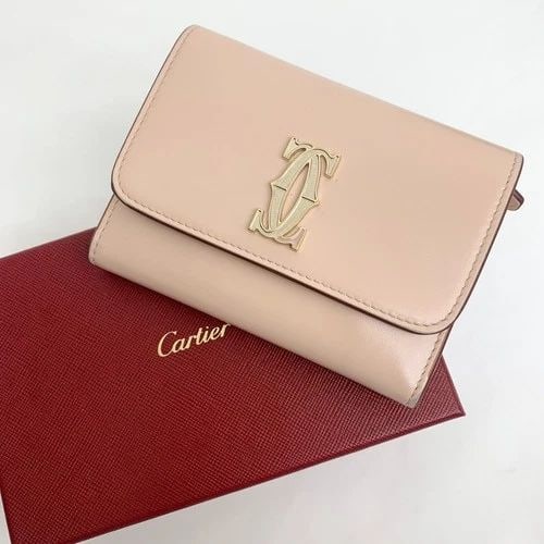 AUTHENTIC CARTIER WALLET MINI PURSE PINK LEATHER DECOR LOGO GP ZIP COIN CASE: AUTHENTIC CARTIER WALLET MINI PURSE PINK LEATHER DECOR LOGO GP ZIP COIN CASE Cartier Decor Clip Closure, Zip Pocket Width: 11 cm Height: 8.2 cm Depth: 2 cm Pink, White, Gold Gold Plated, Leather Manuf