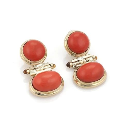 VINTAGE CORAL CITRINE EARNING 14K YELLOW GOLD DROP DANGLE: VINTAGE CORAL CITRINE EARNING 14K YELLOW GOLD DROP DANGLE Vintage Coral Citrine 14k Yellow Gold Drop Dangle Earrings Description This lovely pair of vintage earrings are crafted from 14k yellow gold w