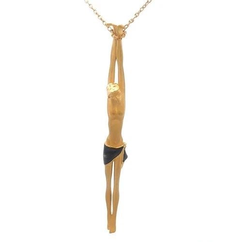 CARRERA Y CARRERA GOLD JESUS PENDANT ENAMEL 18K YELLOW LONG CHAIN: CARRERA Y CARRERA GOLD JESUS PENDANT ENAMEL 18K YELLOW LONG CHAIN The Carrera y Carrera Gold Jesus Christ Pendant in 18k Yellow Gold is a stunning piece of fine jewelry featuring a 3D religious theme 