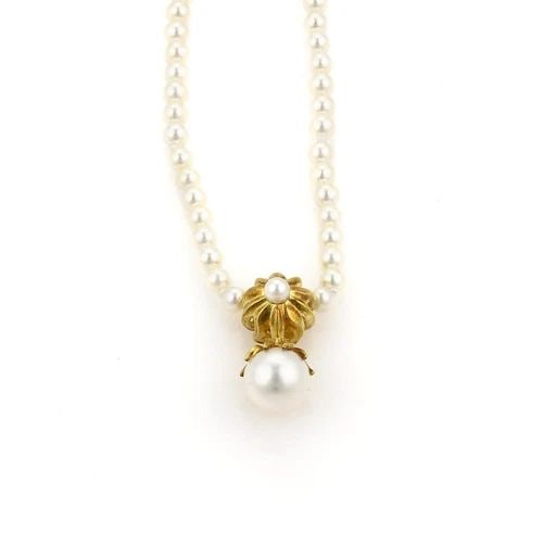 TIFFANY & CO. GOLD PEARL NECKLACE 18K YELLOW FLORAL PENDANT: TIFFANY & CO. GOLD PEARL NECKLACE 18K YELLOW FLORAL PENDANT The product is a Tiffany & Co. 18k yellow gold pearl necklace with a floral pendant. It features a beautiful white pearl as the main stone, 