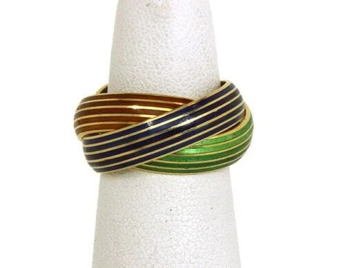 ENAMEL 18K GOLD RING YELLOW MULTI-COLOR ROLLING BANDS VINTAGE: ENAMEL 18K GOLD RING YELLOW MULTI-COLOR ROLLING BANDS VINTAGE This vintage 18k gold ring features a unique yellow enamel design with rolling bands, making it a stylish and eye-catching accessory for w