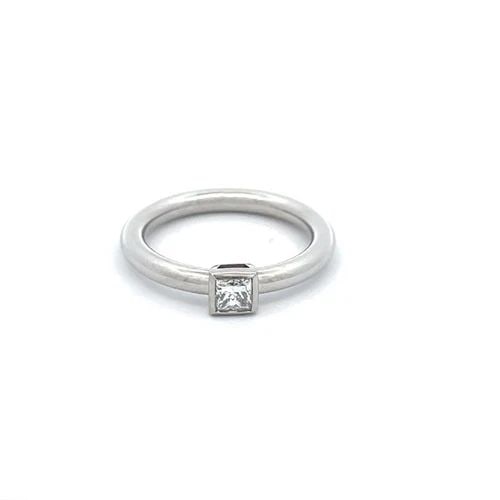 TIFFANY & CO. PRINCESS CUT DIAMOND PLATINUM SOLITAIRE ENGAGEMENT RING: TIFFANY & CO. PRINCESS CUT DIAMOND PLATINUM SOLITAIRE ENGAGEMENT RING Tiffany & Co. Princess Cut Diamond Platinum Solitaire Engagement Ring Description This elegant authentic ring is from Tiffany & Co