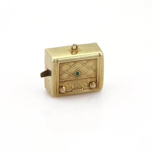 CHARM 14K YELLOW GOLD MUSIC BOX PENDANT VINTAGE: The Charm 14k Yellow Gold Music Box Pendant Vintage is a traditional pendant charm made of 14k yellow gold. This pendant features a music theme, perfect for music enthusiasts or those who appreciate v