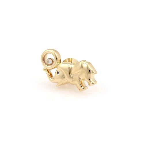 CHOPARD HAPPY DIAMOND GOLD PIN 18K YELLOW ELEPHANT TIE TAG BROOCH: CHOPARD HAPPY DIAMOND GOLD PIN 18K YELLOW ELEPHANT TIE TAG BROOCH This adorable Chopard elephant tie tag pin is crafted from 18k yellow gold, it features an eye-catching tie pin depicting beautiful cr