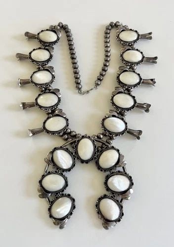 HUGE VTG NAVAJO STERLING SILVER MOTHER OF PEARL SQUASH BLOSSOM NECKLACE 279.6G: MASSIVE Vtg Navajo Sterling Silver Mother Of Pearl Squash Blossom Necklace 279.6g This Amazing necklace features huge specimens Natural Mother Of Pearl, secure in a Smooth bezel. Necklace has Handmade
