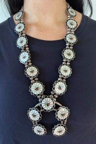 266G VTG ZUNI STERLING SILVER FLUSH GEMSTONE SUNFACE SQUASH BLOSSOM NECKLACE 28": 266G VTG ZUNI STERLING SILVER FLUSH GEMSTONE SUNFACE SQUASH BLOSSOM NECKLACE 28" 266g Vtg Zuni Sterling Silver Flush Gemstone Sunface Squash Blossom Necklace 28" This Amazing necklace features huge sp