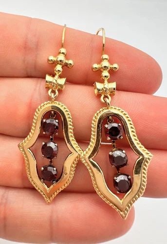 ANTIQUE VICTORIAN ETRUSCAN 14K YELLOW GOLD BOHEMIAN GARNET DANGLE EARRINGS 2.25": ANTIQUE VICTORIAN ETRUSCAN 14K YELLOW GOLD BOHEMIAN GARNET DANGLE EARRINGS 2.25" Antique Victorian Etruscan 14k Yellow Gold & Bohemian Garnet Dangle Earrings 2.25" Size: 2 1/4" Tall With Dangle By 7/8