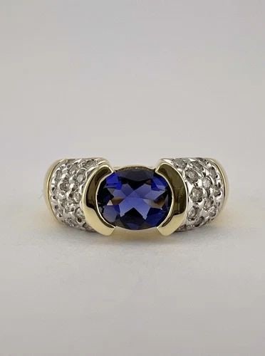 DESIGNER 14K YELLOW GOLD OVAL TANZANITE & PAVE SET DIAMOND BAND RING: DESIGNER 14K YELLOW GOLD OVAL TANZANITE & PAVE SET DIAMOND BAND RING Designer 14k Yellow Gold Oval Tanzanite & Pave Set Diamond Band Ring Size: 7.5 - Can Be Resized Weight is 8.9 Grams on my scale Met