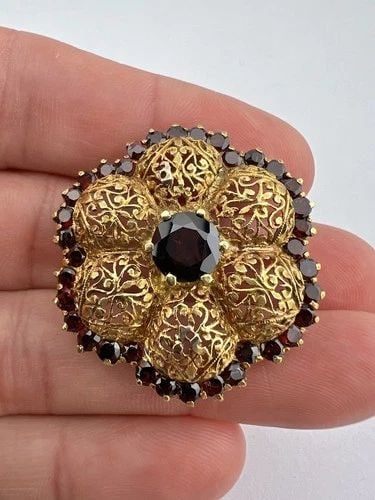 ANTIQUE LEBOLT ARTS & CRAFTS 18K YELLOW GOLD GARNET FILIGREE FLOWER BROOCH 10G: ANTIQUE LEBOLT ARTS & CRAFTS 18K YELLOW GOLD GARNET FILIGREE FLOWER BROOCH 10G Antique Lebolt Arts & Crafts 18k Yellow Gold Garnet Filigree Flower Pin Brooch 10g Size: Over 1 1/4" Tall & Wide Metal: 1