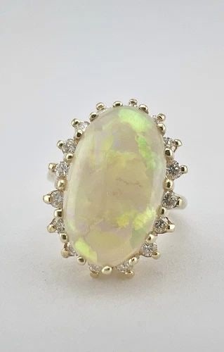 DESIGNER 14K YELLOW GOLD AUSTRALIAN FIRE OPAL & DIAMOND HALO RING: DESIGNER 14K YELLOW GOLD AUSTRALIAN FIRE OPAL & DIAMOND HALO RING Designer 14k Yellow Gold Australian Fire Opal & Diamond Halo Ring Size: 5.25 - Can be Resized Weight is 6.4 Grams on my scale Metal: 1