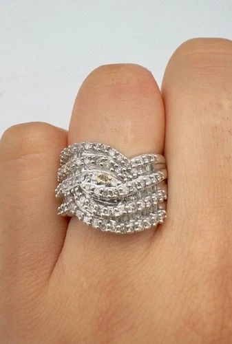 DESIGNER 14K WHITE GOLD 1.00CT APPROX. BAGUETTE ROUND DIAMOND INFINITY BAND RING (1 of 2)