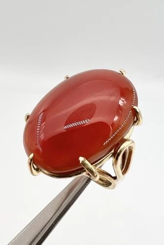 ANTIQUE 18K YELLOW GOLD NATURAL CABOCHON CARNELIAN CLAW SET RING 9.7G: ANTIQUE 18K YELLOW GOLD NATURAL CABOCHON CARNELIAN CLAW SET RING 9.7G Antique 18k Yellow Gold Natural Cabochon Carnelian Claw Set Ring 9.7g Size: 6.5- Can be Resized With Out Damage Weight is 9.7 Gram