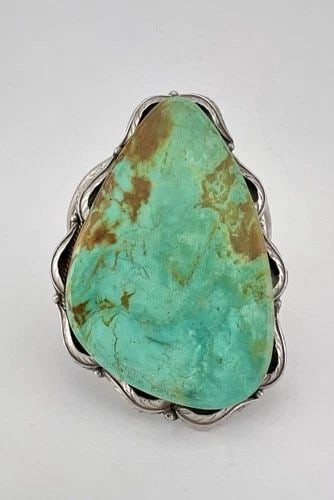 MASSIVE 3.25" VTG NAVAJO STERLING SILVER ROYSTON TURQUOISE CUFF BRACELET 86G: MASSIVE 3.25" VTG NAVAJO STERLING SILVER ROYSTON TURQUOISE CUFF BRACELET 86G MASSIVE 3.25" Vtg Navajo Sterling Silver Royston Turquoise Cuff Bracelet 86g Cuff is 5 3/8" tip to Tip and has a 1 1/4" Wid