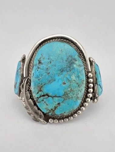 HUGE VTG NAVAJO STERLING SILVER NATURAL KINGMAN TURQUOISE CUFF BRACELET 110.9G: HUGE VTG NAVAJO STERLING SILVER NATURAL KINGMAN TURQUOISE CUFF BRACELET 110.9G HUGE Vtg Navajo Sterling Silver NATURAL Kingman Turquoise Cuff Bracelet 110.9g Cuff is Around 5 1/4" tip to Tip and has a
