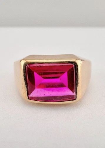 ANTIQUE ART DECO 10K YELLOW GOLD OLD CUT SYNTHETIC LAB RUBY SIGNET PINKY RING: ANTIQUE ART DECO 10K YELLOW GOLD OLD CUT SYNTHETIC LAB RUBY SIGNET PINKY RING Antique Art Deco 10K Yellow Gold Old Cut Synthetic Lab Ruby Signet Pinky Ring Size: 8.25 - Can Be Sized Without Damaging W
