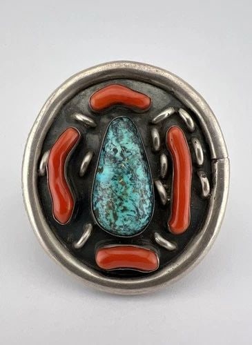 VTG NAVAJO STERLING SILVER HIGH GRADE TURQUOISE & RED CORAL CUFF BRACELET 93.7G: VTG NAVAJO STERLING SILVER HIGH GRADE TURQUOISE & RED CORAL CUFF BRACELET 93.7G Vtg Navajo Sterling Silver High Grade Turquoise & Red Coral Cuff Bracelet 93.7g Cuff is 5 1/8" tip to Tip and has an Aro